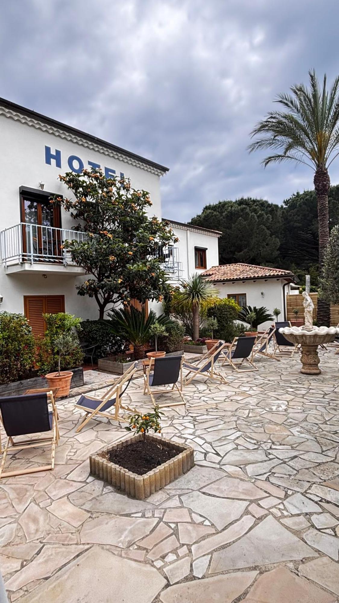 Hotel La Bastide Le Lavandou Buitenkant foto